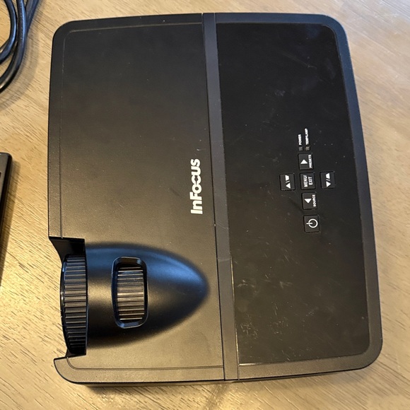 Black Projector with Remote - Picture 2 of 6